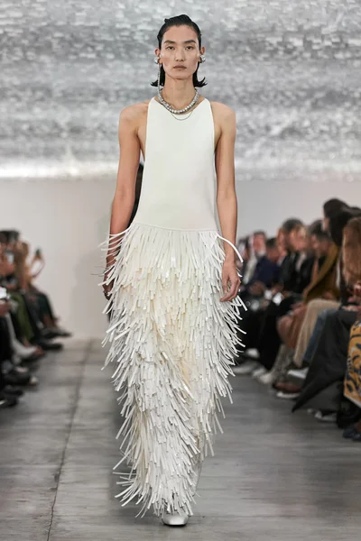 Look 10